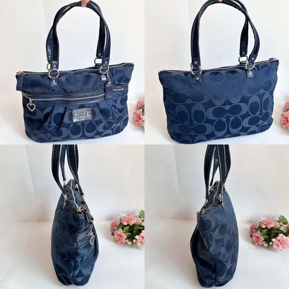 Coach “daisy signature
